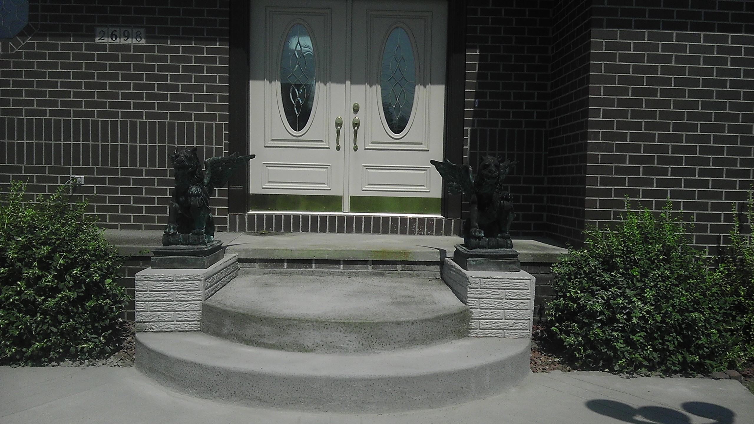 Steps poured with radius frontal veiw